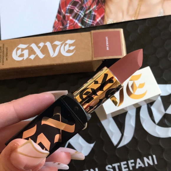 GROD7615's tweet photo. So good I had to share! Check out all the items I'm loving on @Poshmarkapp from @art_serpent #poshmark #fashion #style #shopmycloset #gvxe #bathbodyworks #katvond: https://t.co/qAkOBBY5zm https://t.co/h6NODXgr1z