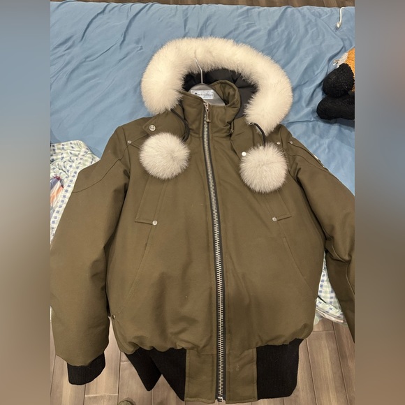 xosheconquerors's tweet photo. So good I had to share! Check out all the items I'm loving on @Poshmarkapp #poshmark #fashion #style #shopmycloset #mooseknuckles: https://t.co/hPrVqgRipe https://t.co/YnkA2NhkCy