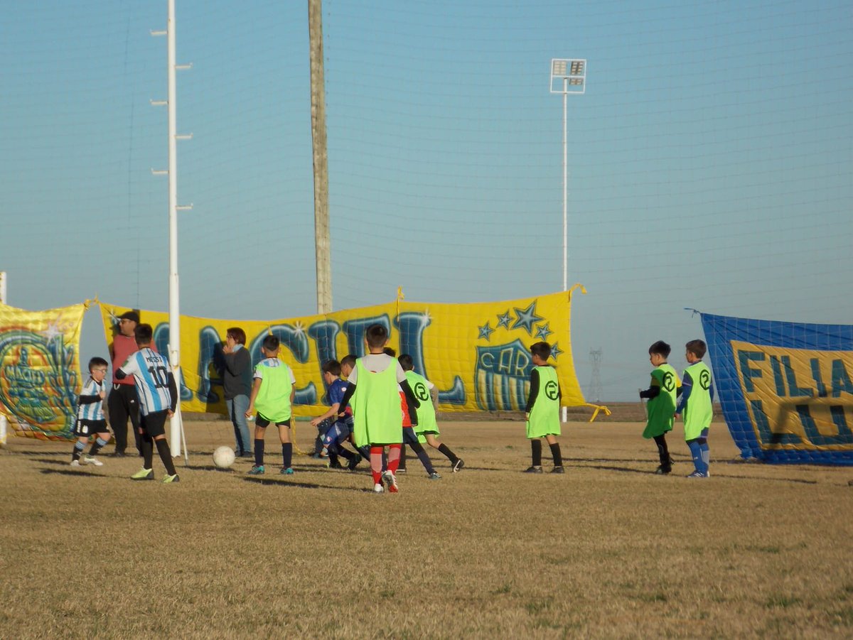 RosarioCentral's tweet photo. #Juveniles | ⚽️🏃‍♂️ Prueba de jugadores en la región

Se evaluó a más de 600 jóvenes en las localidades de Pueblo Andino, Carlos Pellegrini y Oliveros.

📝 https://t.co/s4FbPGtTa3 https://t.co/Jpq579yblB