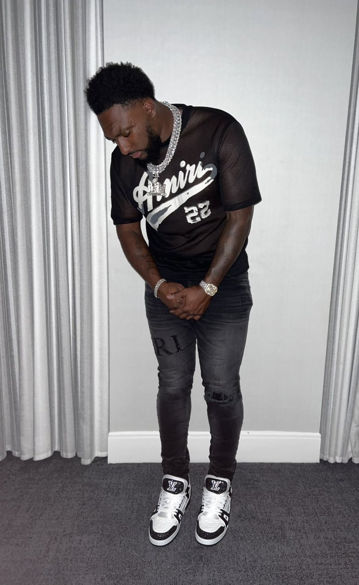 darrelwilliams_'s tweet photo. “You can’t blame my past no more, I come from the trenches, some said I’d never be a superstar but I know I’m different” https://t.co/QCfGKu8GnO