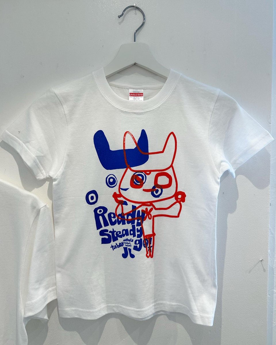 taCRAFT_GALLERY's tweet photo. ta25th Anniversaryにて販売させて頂きました、手刷りのＴシャツ。
おかげさまで大人サイズは、ほぼ完売しました☘️

子どもサイズをオンラインショップで販売します✨
ただいま準備中です☘️

ta25th Anniversary

朝倉世界一さん(漫画家)
安齋肇さん(元ソラミミスト＋デザイナー)
西村麻美さん(美術家) https://t.co/yWSBxWCTt5