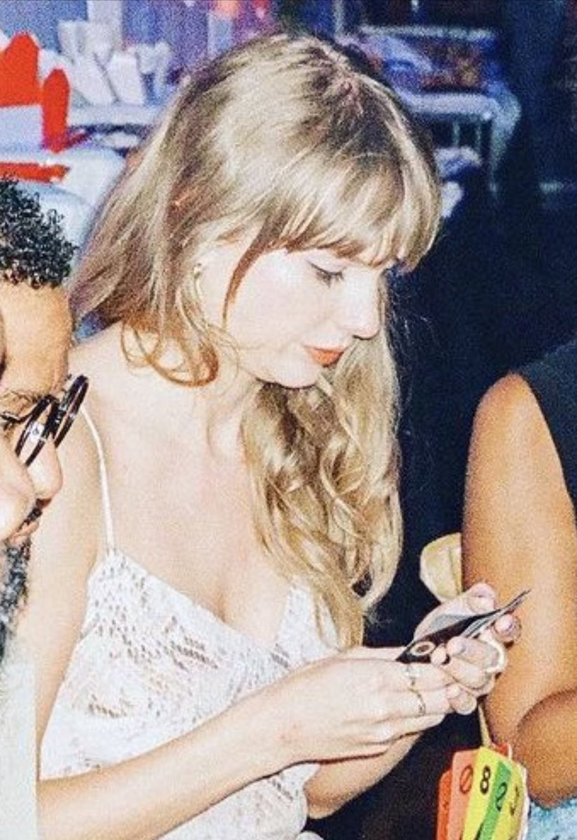hushmirrorball's tweet photo. I just know she's ruthless at uno https://t.co/PcKjpGb08U