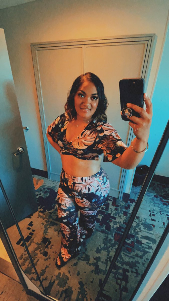 ainokea775's tweet photo. This past weekend I def went out of my comfort zone &amp; gave no fucks 😂 I mean respectfully lol because I didn’t work hard on getting down to this size for me to always keep it guarded 💯💃🏽 koia pe malo 🤪 #PolynesianFeats #idgaf https://t.co/bN50JP4Atz