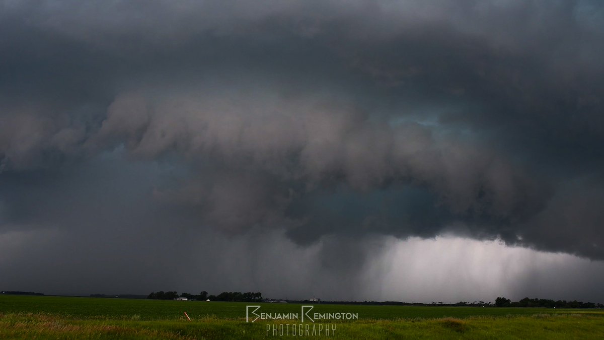 WxUnrated's tweet photo. Best photos from today's quick chase near Mayville, ND. Storm rapidly intensified as it approached the town, producing a brief funnel south of town before merging with another storm and weakening.  

@NWSGrandForks 

#ndwx #mnwx #nikon #StormHour https://t.co/jPvKP38l9N