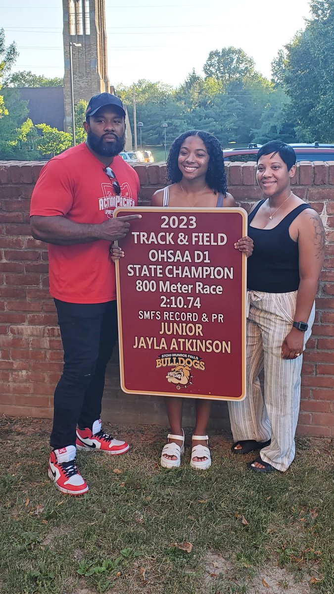 A huge "Thank You!" to Mayor Pribonic, Councilman/AD Mr. Feldman, and the rest of the city council for honoring Jayla Atkinson at tonights city council meeting!   Look for Jayla's signs as you enter Stow!!  We are so proud of this girl!

#StowTrack #StowHistory