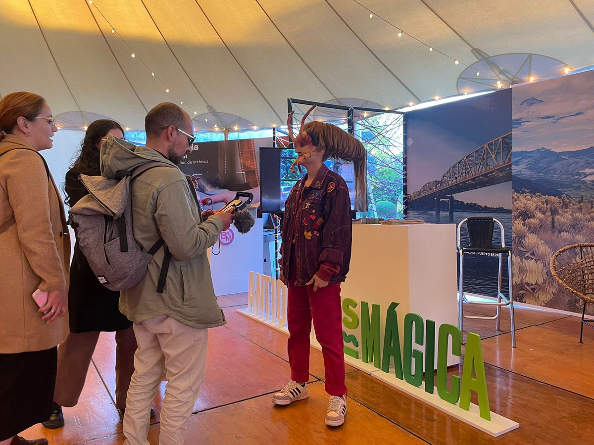 Teleantioquia's tweet image. 🐛 Parece que estuvieron unos bichos raros en el #BAM2023 😱. ¡Sí! #BichosLaSerie fue protagonista de las #BAMTalks, un espacio lleno de fantasía y mucha emoción al lado de @LosCandelarios 🎶. Revive esta charla aquí 👉🏻 fb.watch/lMe_sHUZZa/?mi… #ModoBAM