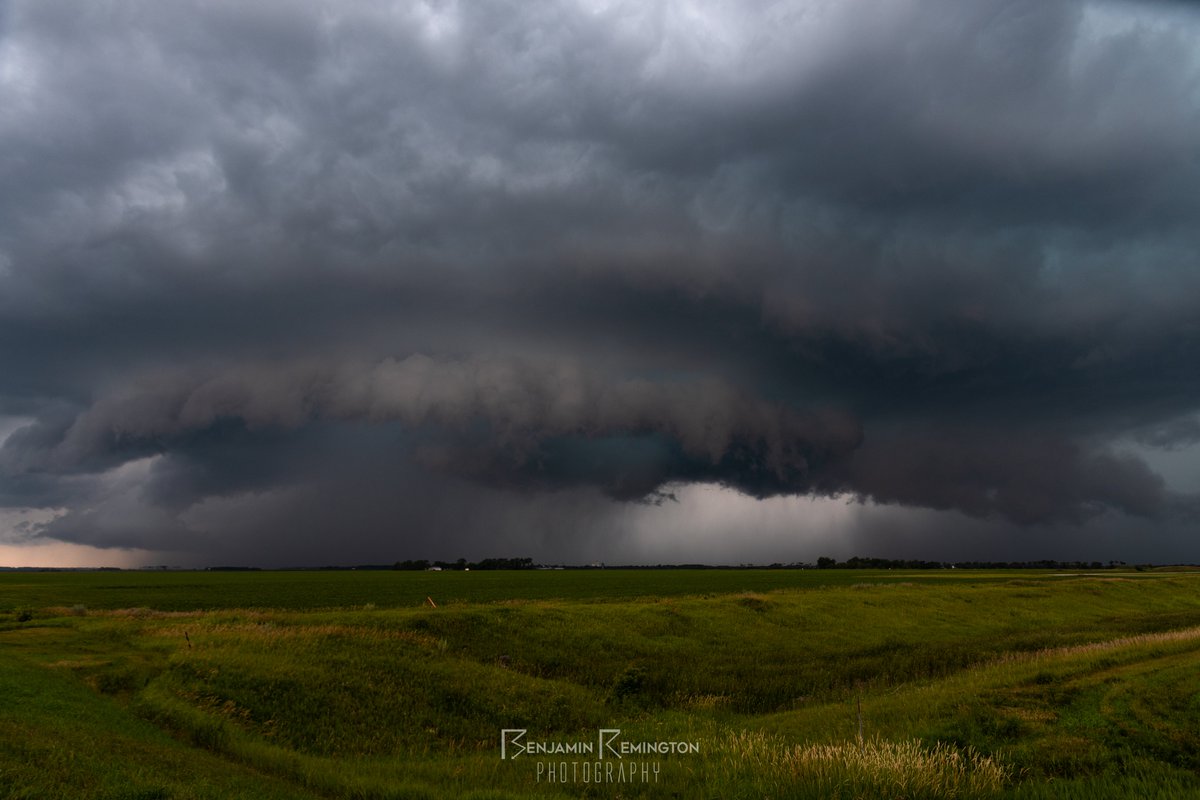 WxUnrated's tweet photo. Best photos from today's quick chase near Mayville, ND. Storm rapidly intensified as it approached the town, producing a brief funnel south of town before merging with another storm and weakening.  

@NWSGrandForks 

#ndwx #mnwx #nikon #StormHour https://t.co/jPvKP38l9N
