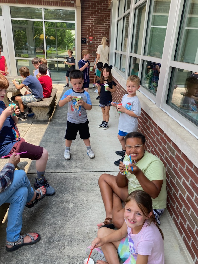 fmteducare's tweet photo. We enjoyed a cold treat on a hot day! 🖤💛 #SunsetSlush #ThanksMrDavid #ClassicItalianIce #Delicious #2023SummerEducare https://t.co/UQntVHlDwA