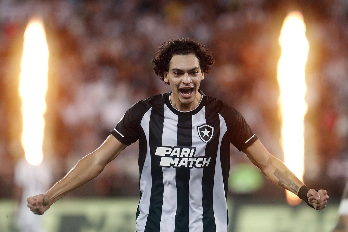 CentralBotafogo's tweet photo. John Textor RECUSOU a primeira proposta de €8.7M do Nottingham Forrest pelo Matheus Nascimento.

Porém, disse que aceita negocia-lo por €10M.

[@venecasagrande]

O que acham? https://t.co/0dqjhV09Ma