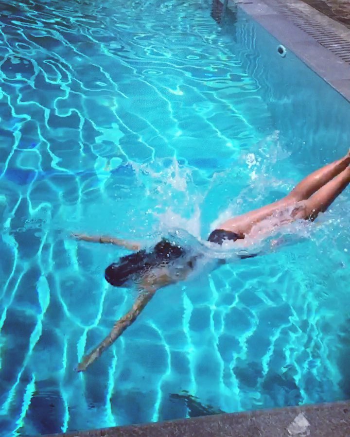 Swimming in summer can really make people feel happy.😁😁😁