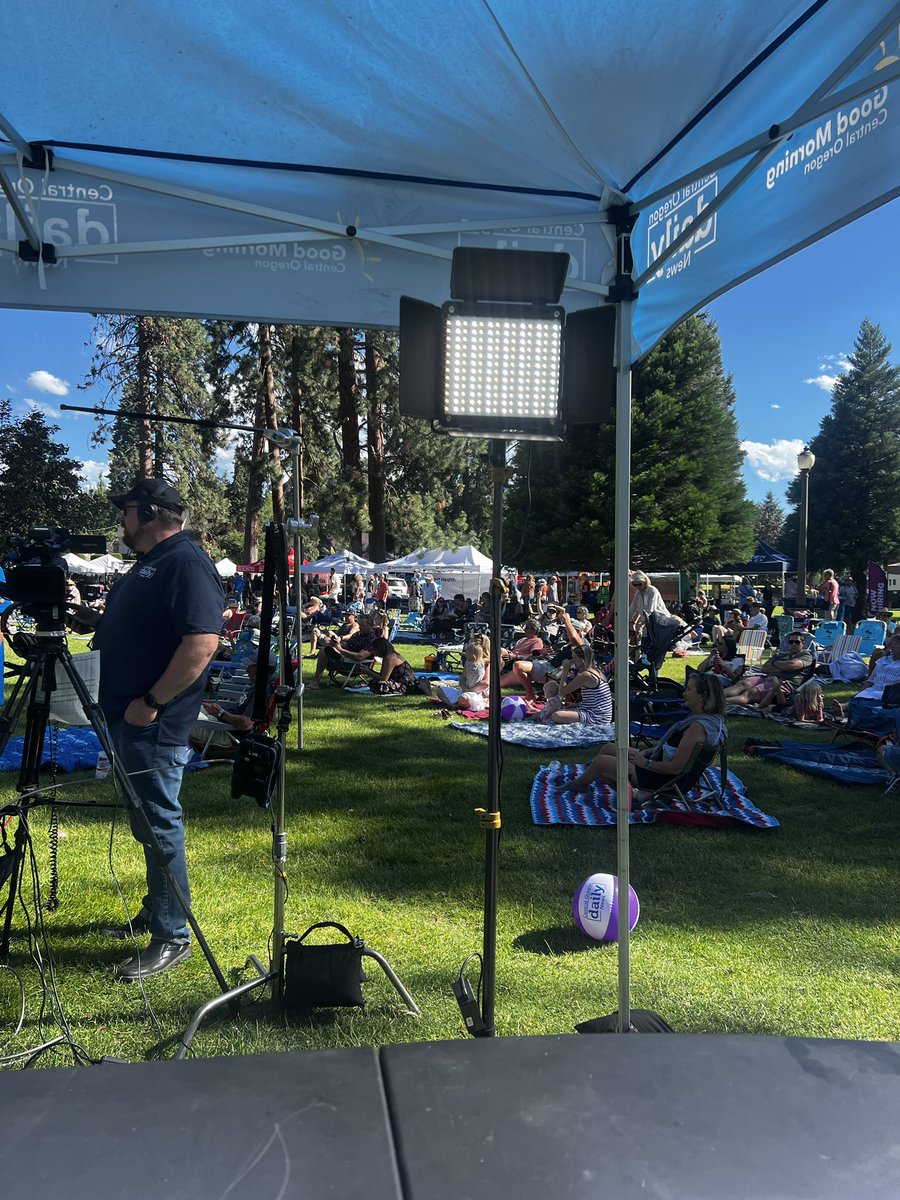 GenevieveReaume's tweet image. Live at Munch &amp;amp; Music tonight with @WenningWx ! #InBend @CODaily