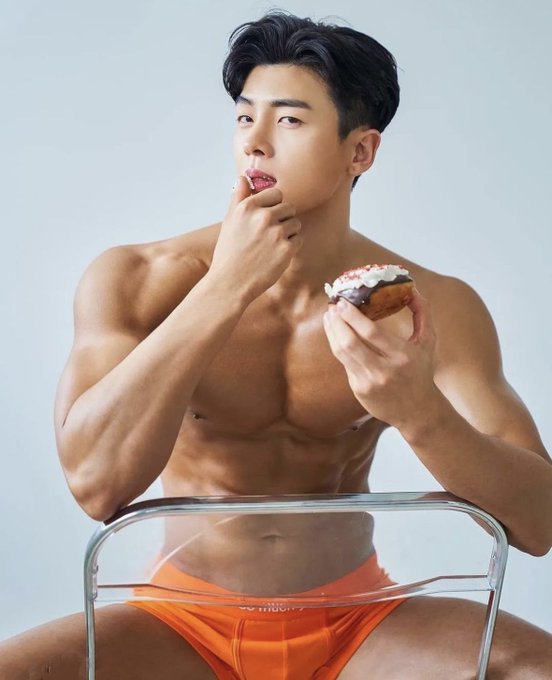 Malechritude's tweet photo. #ThemeForThursday
#MenInOrange 
from @RooMac5

We are what we eat 
so I imagine that he's sweet. https://t.co/ZlUSOUPgFU