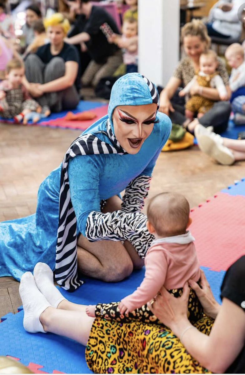 RHIB28's tweet photo. Teil2
Prämisse -
🆘zu #Kindersexhandel & sexueller Ausbeutung von Kindern sowie zu #Kinderpornografie -
⚠️Artikel 1, 🇩🇪#Grundgesetz
"Die WÜRDE des MENSCHEN ist unantastbar!" -
auch die eines KINDES‼️⁉️
-------------------------------
👉Solange in der EU eine eklantante "#Güterabwägung" bei #Straftaten wie -
1⃣Misshandlungen, Gewalt gegenüber Kindern, Kinderpornographie, Kindersexhandel
und zwischen
2⃣vermeintlicher "Hass & Hetze", "#Desinformation" sowie "#Verächtlichmachung", "Verunglimpfung und #Beleidigung" von Politikern,
3⃣sowie auch zur "#Genderfreiheit",
freie Wahl des Geschlechts durch das Kind selbst,
stattfindet und
durch o.g. Taten Kinderleid sogar eine geringere oder "abgestufte" #Bestrafung gegenüber "Hass & Hetze-"Verbrechen" erfährt,
ist alles nur pure Heuchelei & ein eklantanter Verstoß gegen alles, wofür die #MenschenrechtsCharta der Europäischen Union einmal stand.
⚠️Das hat weder mit ⚖️#Rechtsstaatlichkeit,
noch mit #Demokratie und schon gar nicht Wahrung der #Menschenrechte und #Menschenwürde zu tun! Weder in Deutschland, noch in den EU-Staaten!
👉Eine ⚖️"#Güterabwägung" von #Grundrechten ist IMMER eine "Interessensabwägung" zu Gunsten oder Ungunsten einer Täter- bzw. Opfergruppe.
⚠️Hinter JEDEM angeklickten #Kindervergewaltigung|s-Foto/-Video
steht eine der vielen Terror-#Menschenhändler-Organisationen, verbunden mit
#Geldwäsche, #Schlepperbanden, #Pornoregisseuren, #Filmstudios, #Vermittlern, #Verleihern, #Serverfarmen, #Reisebüros,..
⚠️Das ist m.E. für den vermeintlich "PASSIVEN" "Konsumenten" dieser Fotos & Video AKTIVER Missbrauch an Kindern in ebenso schlimmster Art und düfte NICHT gegen die "Produktion" jener Kinderpornographie-Fotos- & -Videos eine "abgestufte" #Bestrafung erfahren!
⚠️Dafür, dass den Kleinkindern bis Teenagern für die Bild- & Videoaufnahmen während derer Vergewaltigungen dabei schlimmstes Leid & dauerhafter physischer & psychischer Schaden angetan wird, haben die "PASSIVEN" Täter kein "UNRECHTSBEWUßTSEIN", die durch die Güterabwägung zu ihren Gunsten als Täter noch zementiert wird!
👉Mit der Folge GESELLSCHFAFTLICHER ALLGEMEINER "TOLERANZ" zu Kinderpornobildern
Fazit:
Zum Tatbestand erfahrenes Kinderleid &-Gewalt
dürfte es KEINE "Güterabwägung" zu Gunsten einer Tätergruppe geben -
"passive" #Kinderpornokonsumenten vs.
"aktive" #Kindersexvergewaltigung‼️
⚖️Wie die EU🇪🇺das sieht! - Auszüge⤵️
🆘Eine EU🇪🇺Richtlinie von 2004 *)
🆘"ABSTUFUNG" - INTERESSENSABWÄGUNG⤵️
⚠️"Vorschlag für einen Rahmenbeschluss des Rates zur Bekämpfung des sexuellen Missbrauchs und der sexuellen Ausbeutung von Kindern sowie der Kinderpornografie"
besagt z.B.
⚠️"..Um die Schwere der Straftat zu bestimmen und die Strafen im Verhältnis dazu festzulegen, sind verschiedene Faktoren zu berücksichtigen,...
⛔️wie das Ausmaß des Schadens, der dem Opfer zugefügt wurde,
⛔️das Ausmaß der Schuld des Straftäters und
⛔️der Grad der Gefahr für die Gesellschaft.
👉Dementsprechend lässt sich eine Abstufung der verschiedenen Arten von Straftaten vornehmen.."‼️
"..Handlungen mit
⛔️sexuellen Kontakten sind schwerwiegender als
⛔️Handlungen ohne sexuelle Kontakte..
⛔️Der Tatbestand der Ausbeutung erhöht die Schwere der Straftat..
⛔️Kinder zum Zwecke der Prostitution anzuwerben wiegt schwerer als
⛔️Kinder zur Mitwirkung zu veranlassen,
da das Anwerben die aktive Suche nach der Ware „Kind“ impliziert.
⚠️Die Herstellung von Kinderpornografie impliziert..das Anwerben & sexuelle Kontakte mit dem Kind & wiegt daher schwerer als die Verbreitung oder der Vertrieb von #Kinderpornografie, was wiederum schwerer wiegt als der Besitz oder der Zugang zu Kinderpornografie." ⁉️
*)♨️⚖️https://t.co/aRk5t9taAh
🆘👉in der endgültigen Beschlussfassung **) dieser EU-Richtlinie 2011 kommt das Wort "BESTRAFUNG" nur 1x vor!
Und dann nur im Zusammenhang mit der Aufforderung der NICHTBESTRAFUNG von KINDERN (!), die zu pornographischen Handlungen gezwungen wurden, weil Pornographie in manchen🇪🇺Ländern unter Strafe stünde!?
**)♨️⚖️https://t.co/JM5TnTPYSi
FRAGE/Schluss:
👉WOLLEN wir in einer solchen Welt leben?
👉WOLLEN wir als Bürger passiv all' das geschehen lassen?
👉Was sagen uns die Augen unserer Kinder?