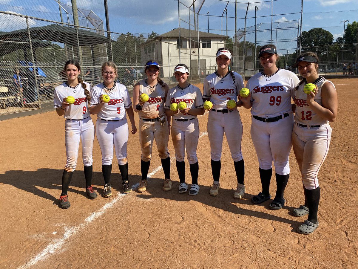 LLSluggers08's tweet photo. Great week for our young ladies! They emptied the tank and left it on the field this week! 5th place at the Triple Crown Nationals! How ‘bout those 9 long balls from 7 different kids in 8 games. @triplecrownspts @ExtraInningSB @LegacyLegendsS1 @LadySluggersOrg @Los_Stuff https://t.co/4OtueOUAxN
