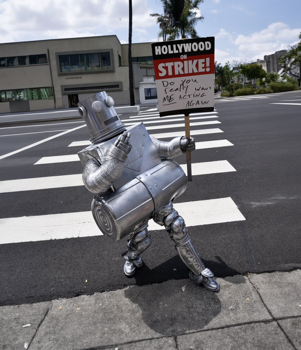 iamsikora's tweet photo. Hollywood is on strike! #writers #actors #creatives #wgastrong #sagwgastrike #ai #robotstakingover https://t.co/Z0VyNANmfd