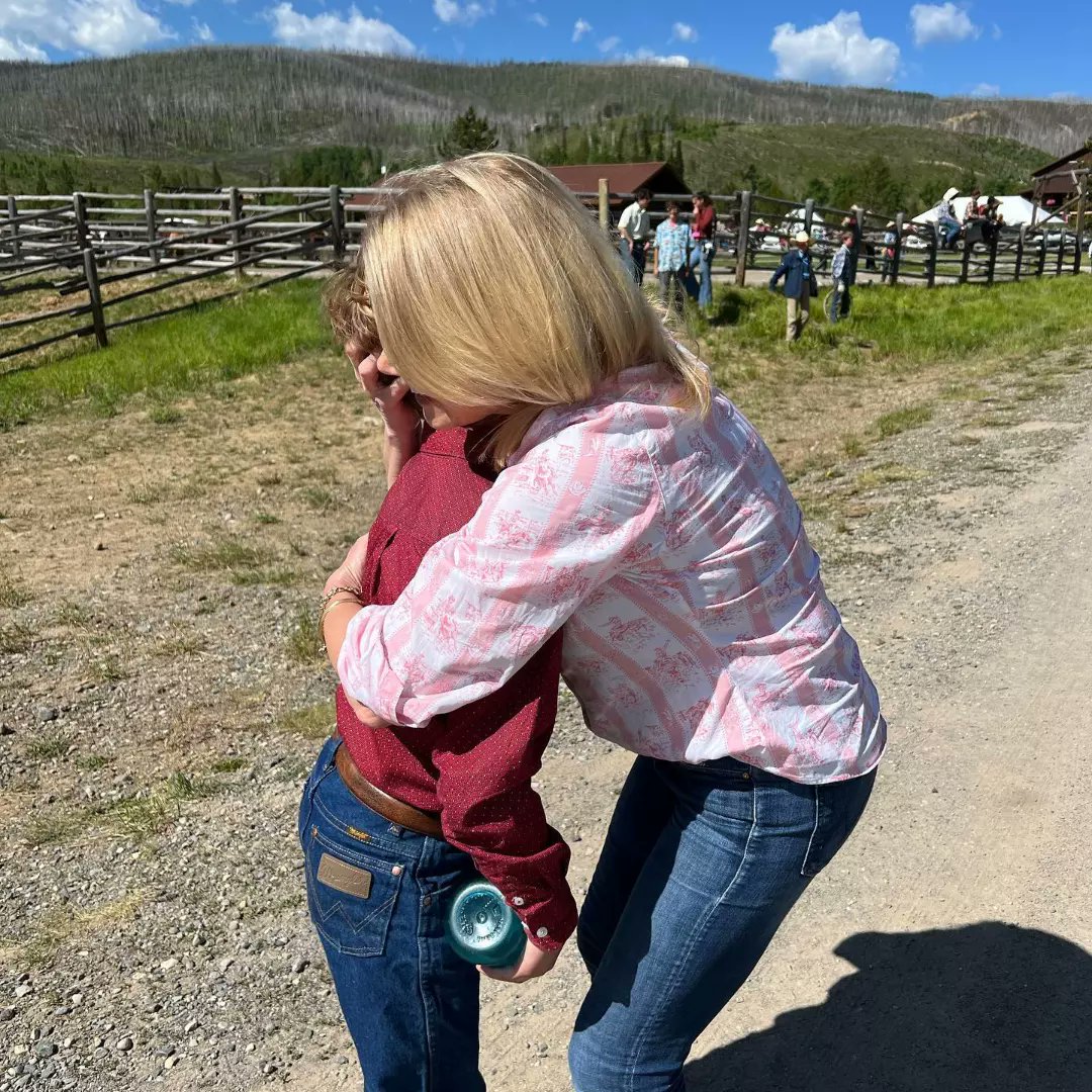 hearternauert's tweet photo. Best day of the year - picking up my boys from summer camp &amp; giving them big hugs as I jumped out of the car. ❤️

Before heading out, they competed in a rodeo and said goodbye to the counsellors who guided them on pack trips, challenging hikes &amp; overnights in the mountains. 🏔️ https://t.co/Px7KaW2pi1