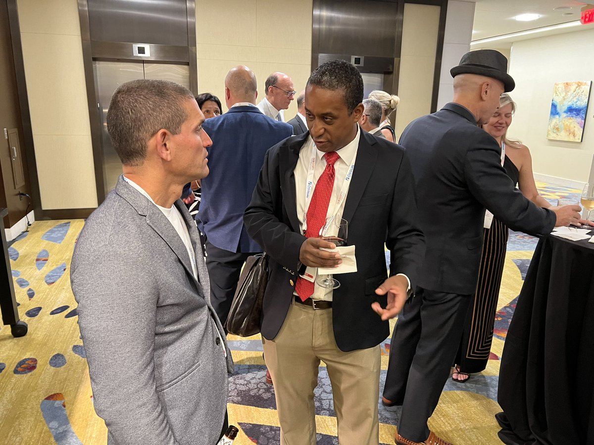 videojsportsmed's tweet image. Seeing old friends and making new ones at the Medical Publishing Group dinner at #AOSSM2023