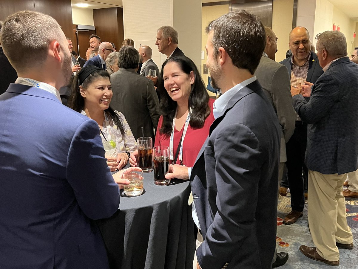 videojsportsmed's tweet image. Seeing old friends and making new ones at the Medical Publishing Group dinner at #AOSSM2023