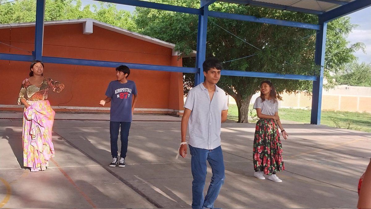 FNERRR_MOR's tweet photo. 📍 Ayala, Morelos.
➡️ Estudiantes del grupo de danza del Bachillerato Tecnológico Huitzililla continúan con sus ensayos previos a la clausura del día sábado en donde estarán presentando bailes del Estado de Guerrero.💃 https://t.co/WbpJ18CbOd