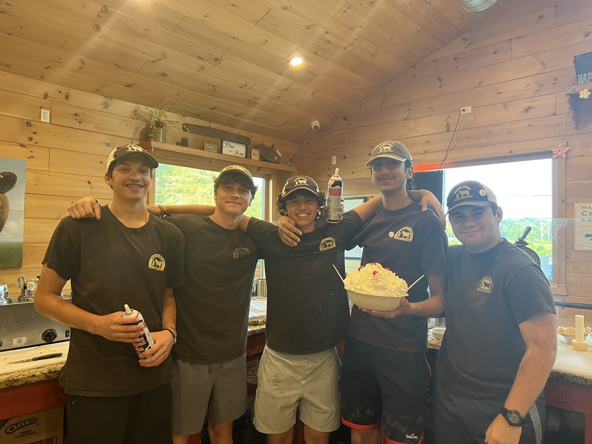 theicecreambarn's tweet photo. BARN BOYS take on the BAKER
#BARNBOYSxBAKER
#thursdaycrew
#MegaSundae https://t.co/WdNFIDMlIj