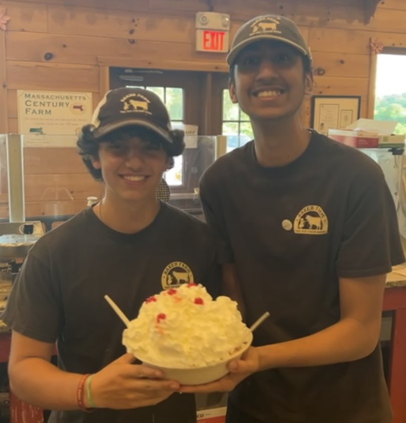 theicecreambarn's tweet photo. BARN BOYS take on the BAKER
#BARNBOYSxBAKER
#thursdaycrew
#MegaSundae https://t.co/WdNFIDMlIj