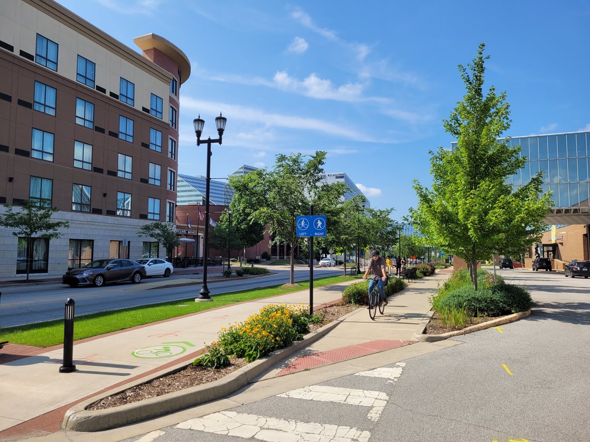 MichaelPDivita's tweet image. This is your periodic reminder that street design impacts community quality.
Dr. MLK Jr. Boulevard
South Bend
2015➡️2023