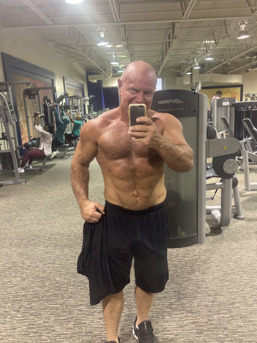 Wayne23801460's tweet photo. Thursday you get up n go or you just sit there and let the world pass you by… Get up n give it your all n enjoy the process https://t.co/GejIsWA5lJ