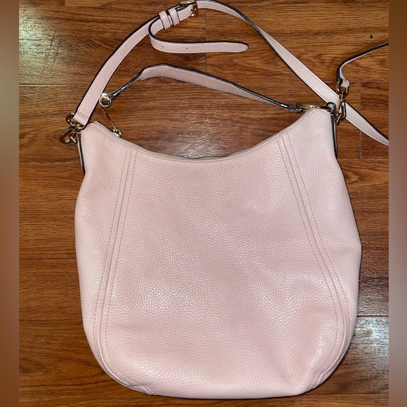 ClosetTami's tweet photo. So good I had to share! Check out all the items I'm loving on @Poshmarkapp #poshmark #fashion #style #shopmycloset #michaelkors #anthropologie #uniqlo: https://t.co/1oiQ3OkKG4 https://t.co/CYtEiWv1AP