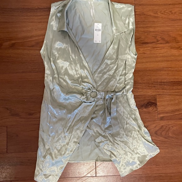 ClosetTami's tweet photo. So good I had to share! Check out all the items I'm loving on @Poshmarkapp #poshmark #fashion #style #shopmycloset #michaelkors #anthropologie #uniqlo: https://t.co/1oiQ3OkKG4 https://t.co/CYtEiWv1AP
