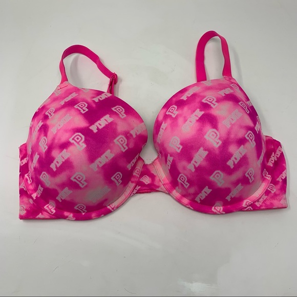 vintage_mod's tweet photo. So good I had to share! Check out all the items I'm loving on @Poshmarkapp from @Cintia_usa @AzJasmine #poshmark #fashion #style #shopmycloset #pinkvictoriassecret #caperobbin #freepeople: https://t.co/zH3KnRTtZd https://t.co/XkPEQD5D0v