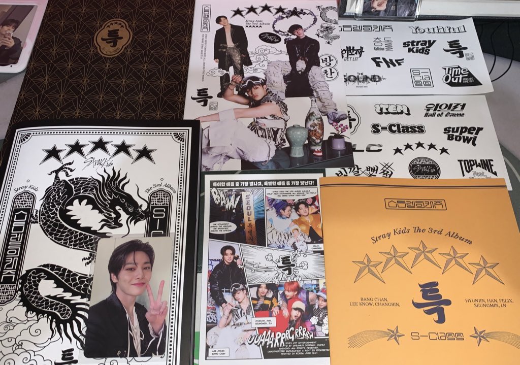 ✨ 5 STAR STANDARD ALBUM GIVE AWAY! ✨ 

-mbf
-like and rt this twt 
-follow <a href="/leeminhorang/">🌱</a> !
-comment 'done' 

ends next week friday~ 

🔖stray kids skz giveaway ph album complete inclusion