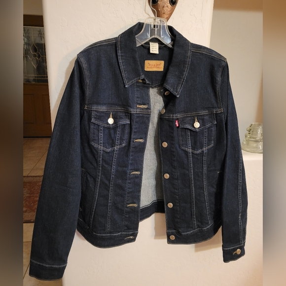 So good I had to share! Check out all the items I'm loving on <a href="/Poshmarkapp/">Poshmark</a> from <a href="/karin_luedke/">Karin luedke</a> #poshmark #fashion #style #shopmycloset #hunter #vertical9 #levis: posh.mk/f0pktLkIpBb