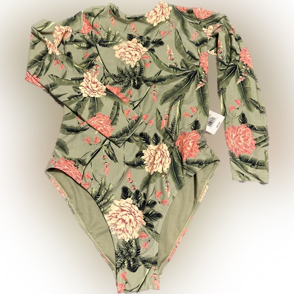 So good I had to share! Check out all the items I'm loving on <a href="/Poshmarkapp/">Poshmark</a> from <a href="/tracinicoleposh/">Traci Nicole</a> <a href="/kwestt88/">Mary West</a> #poshmark #fashion #style #shopmycloset #warnerbros #skims #aguabendita: posh.mk/bSKqsHPYlBb