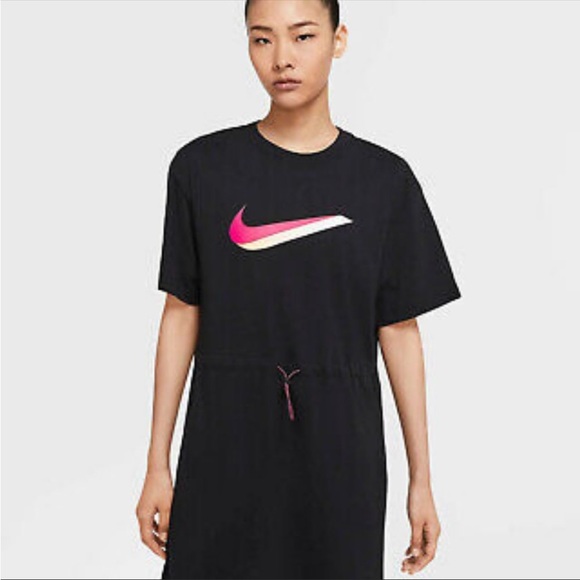 nidayae's tweet photo. So good I had to share! Check out all the items I'm loving on @Poshmarkapp #poshmark #fashion #style #shopmycloset #nike #aerie: https://t.co/lRv7tAe5uG https://t.co/ji9VJmWvrX