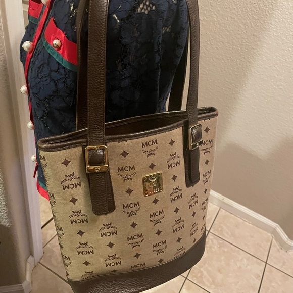 So good I had to share! Check out all the items I'm loving on <a href="/Poshmarkapp/">Poshmark</a> from <a href="/Maypeace01/">Maypeace</a> #poshmark #fashion #style #shopmycloset #athleta #wondernation #mcm: posh.mk/Q34TCknIpBb