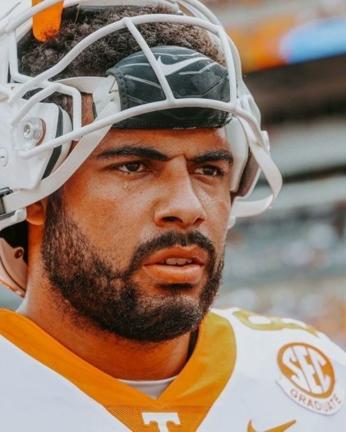NILtees's tweet photo. It's official, Knoxville's own Vols TE #87 @jwarren808 is the newest signee to NIL Tees. Keep an eye out for his upcoming releases 😎🏈🔥
.
#TN #VFL #GBO #vols #NIL #NILtees #design #gameday #football https://t.co/VkP86sxG3N