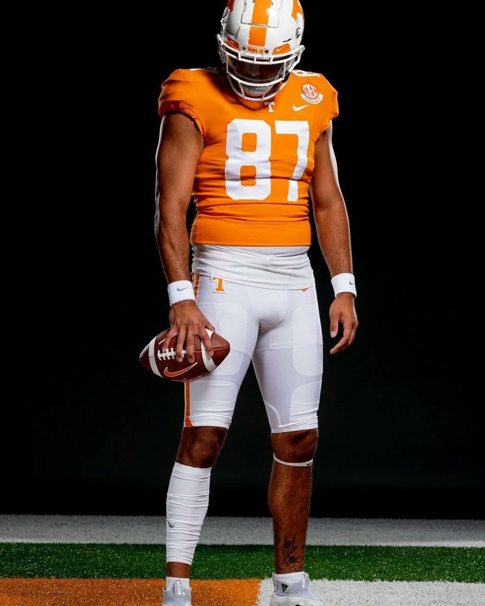 NILtees's tweet photo. It's official, Knoxville's own Vols TE #87 @jwarren808 is the newest signee to NIL Tees. Keep an eye out for his upcoming releases 😎🏈🔥
.
#TN #VFL #GBO #vols #NIL #NILtees #design #gameday #football https://t.co/VkP86sxG3N