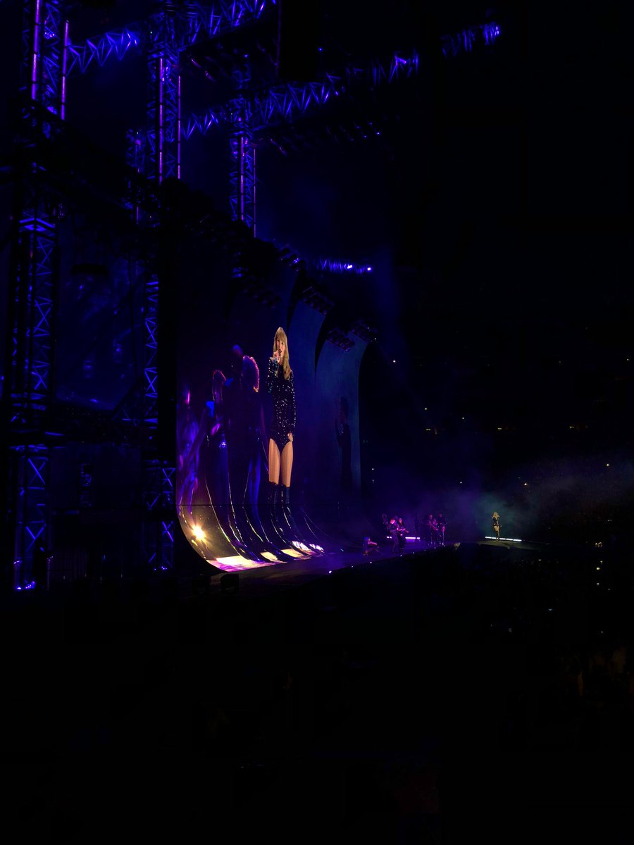 JWAndrews11's tweet photo. HOW HAS IT BEEN 5 YEARS 🐍😭
@taylorswift13 @taylornation13 #reputationStadiumTour #repTourDC https://t.co/WFXgQQvp8T