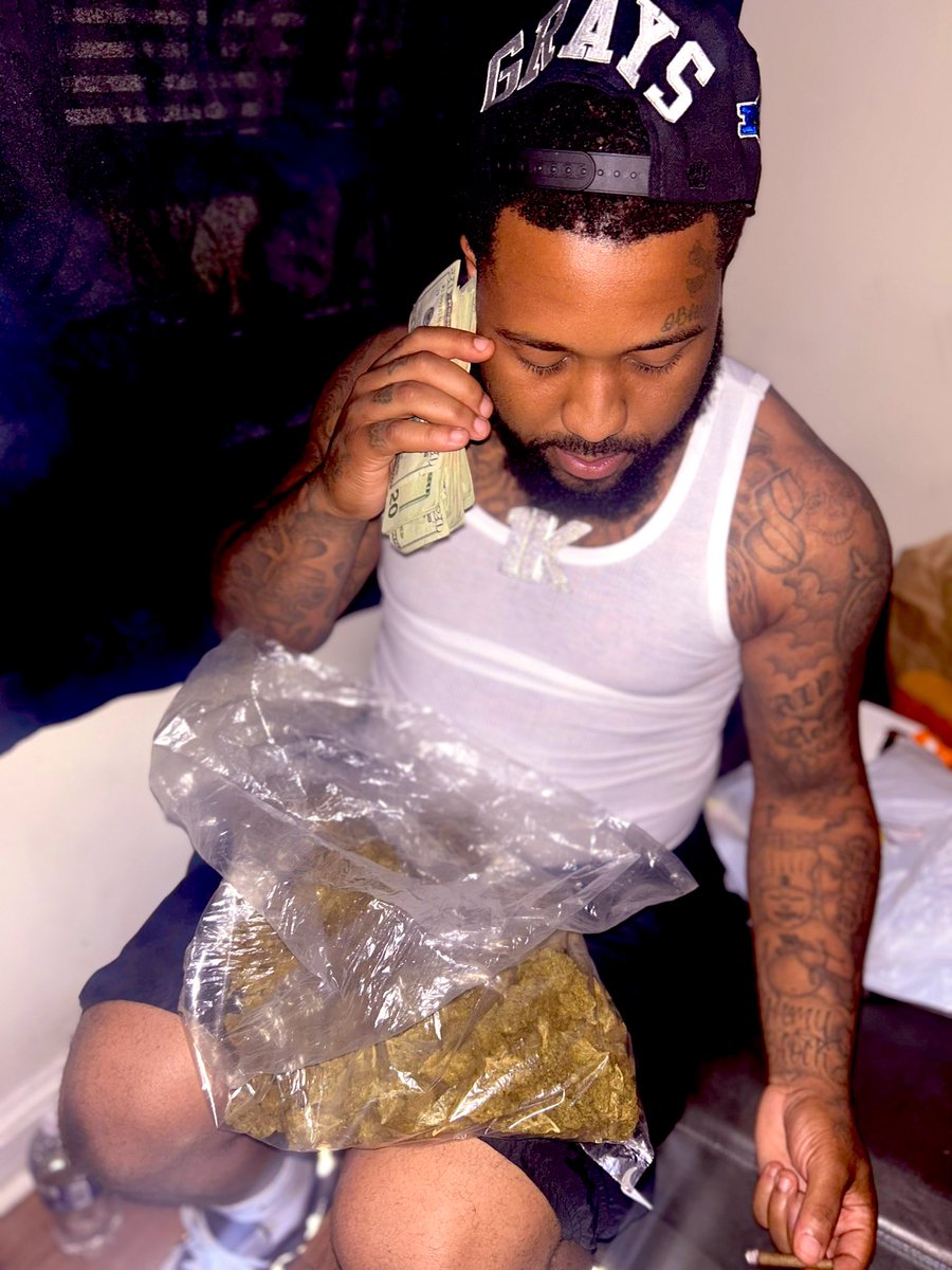 BrandoBando9x's tweet photo. Ain’t been posting lately been ina trap running up racks 💯 https://t.co/WXOBL5AdJn