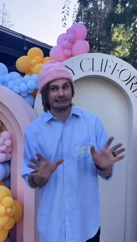 mculokii's tweet photo. “i hope it’s a girl”               “it’s a fucking girl!” https://t.co/OLv3VLVrvw
