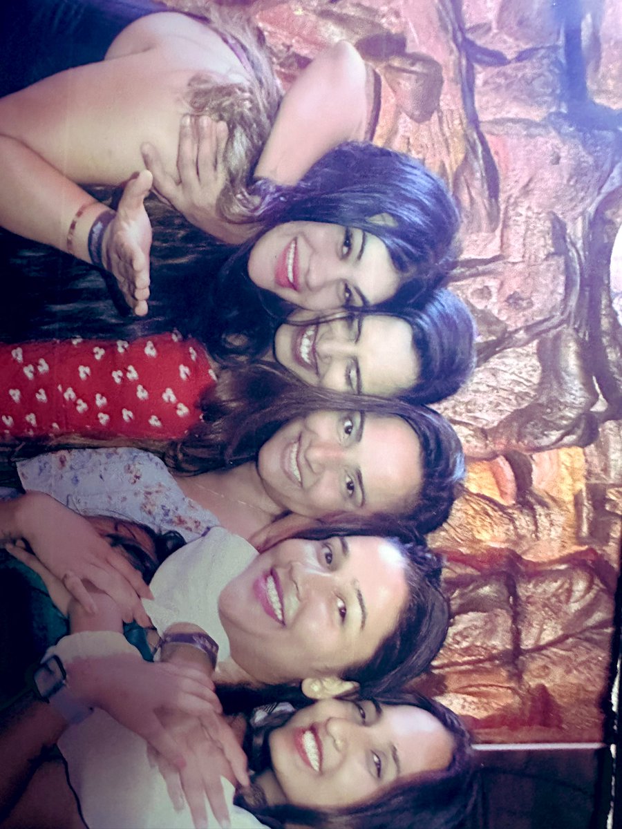 soniyam364's tweet photo. Ye dosti hum nahi chodenge , Bunch of love #ACTRESS SONIYA MAHESHWARI # https://t.co/M10UlJ0Tkw