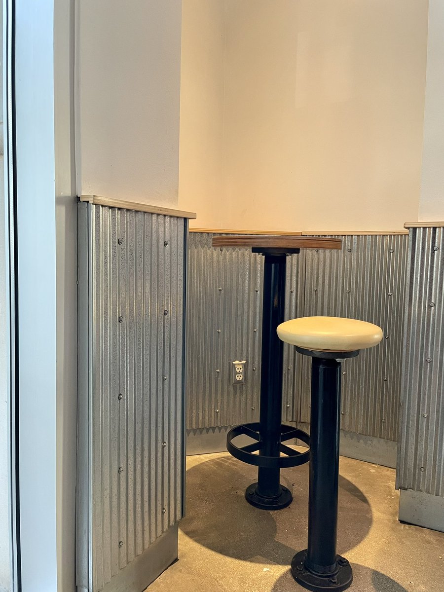 Found my new thinking spot <a href="/ChipotleTweets/">Chipotle</a>! It's just me, my burrito bowl, and the wall. Perfect for some guac-infused introspection. #ChillWithChips