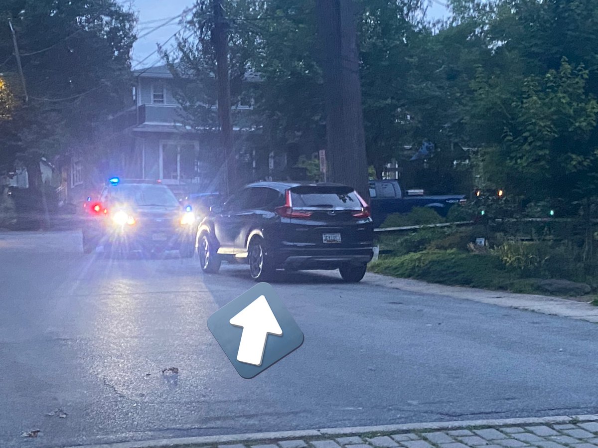 TheDMVLive's tweet photo. #MarylandDrivers casually parking in front of people’s driveways (Takoma Park, MD📍) https://t.co/Yg9cwMAynD