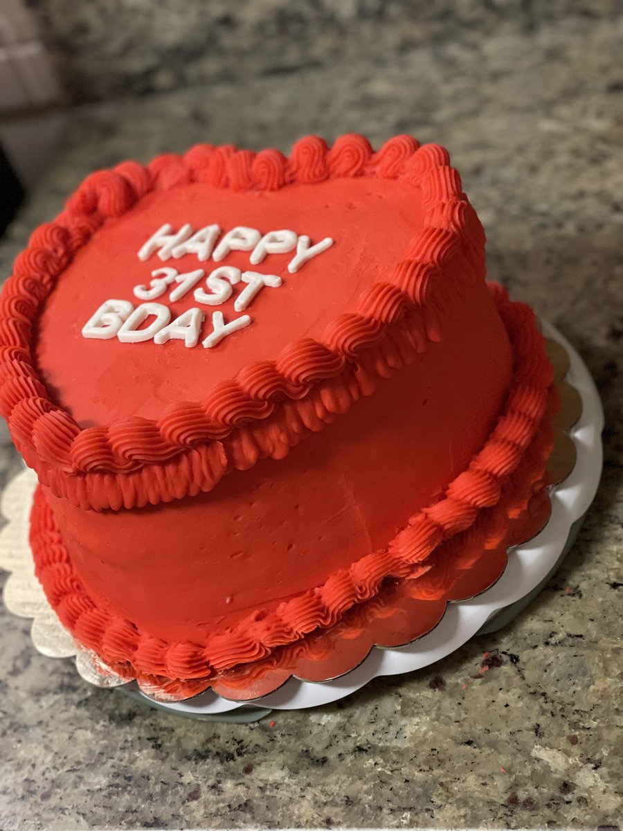 SierrasSweetLay's tweet photo. Red Velvet Heart Cake ❤️🍰
#SierrasSweetLayers https://t.co/HU0EspMqor