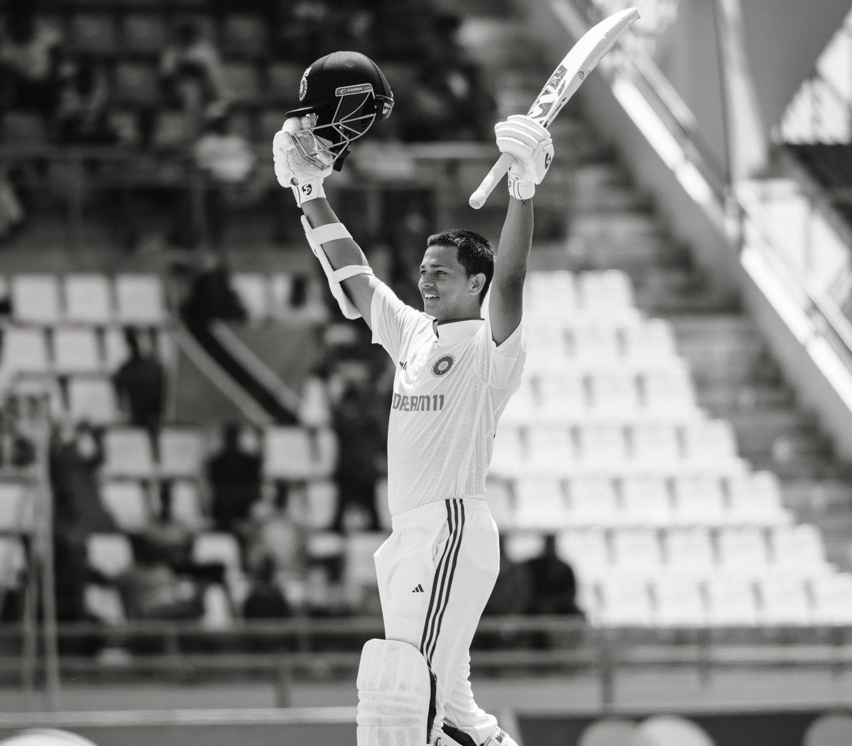 ckjbphotography's tweet image. Decided to go with a classic black &amp;amp; white edit for this shot, congratulations on the maiden ton on test debut 👏🏾👏🏾 @ybj_19 #WIHome
