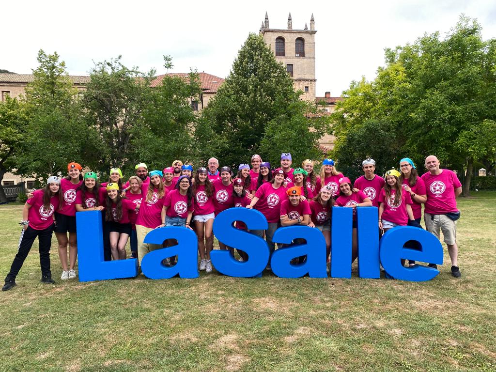 SalleJovenVA's tweet photo. El equipo de animadores de #ColoniaPirata23 #Bujedo23 os decimos que sois los mejores y  nos vemos en #Bujedo24 https://t.co/E2cGbDHrsx