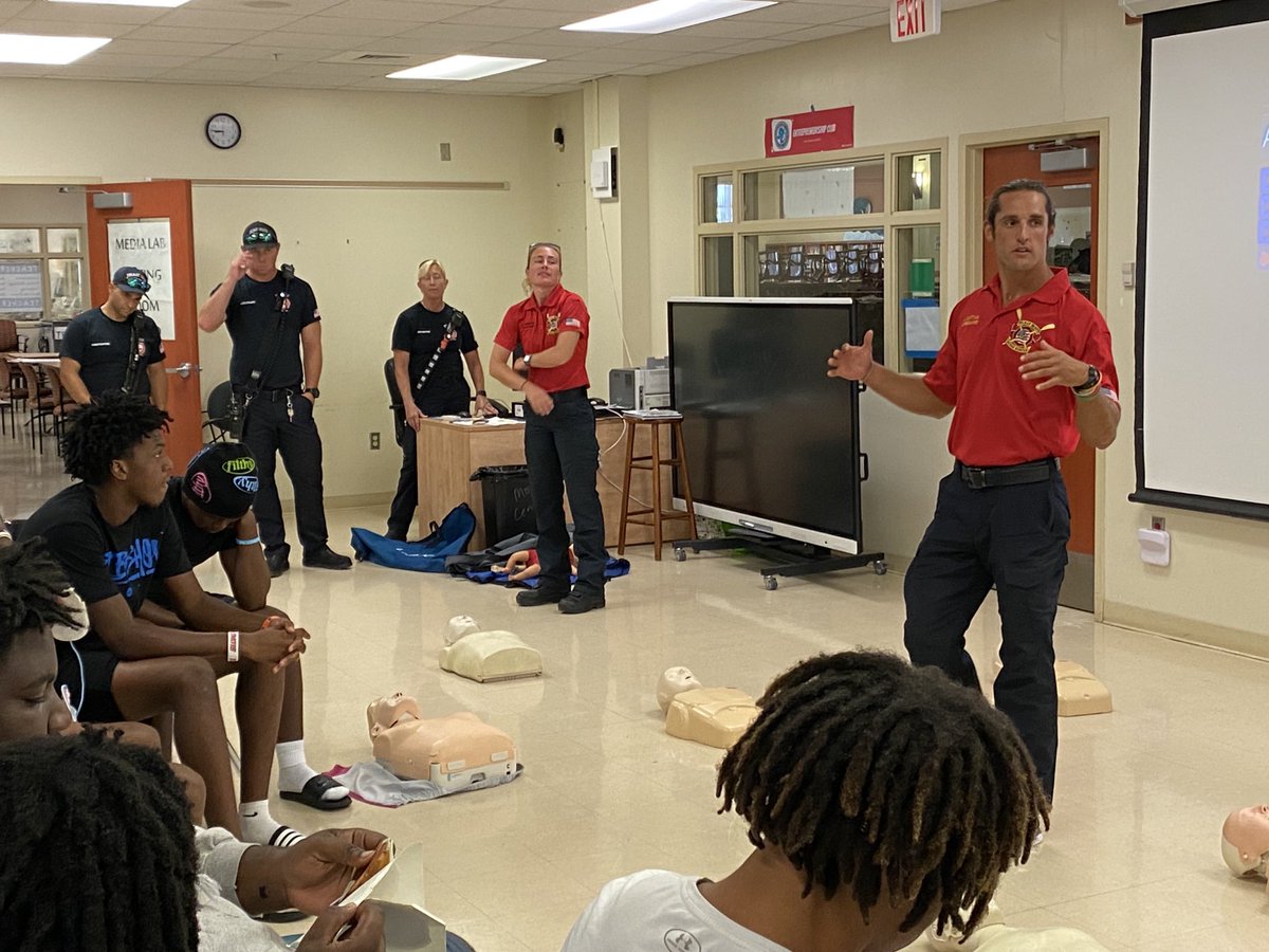 Jane_Swanko's tweet image. Another great day in the life of an @ATL_Eagles summer football program. Our student/athletes were CPR certified thanks to @DelrayBeachFire #cprcertified #chesslessons #lifeskills #boxing #cardio #SATtutoring #pilates #strengthtraining #fridaynightlights