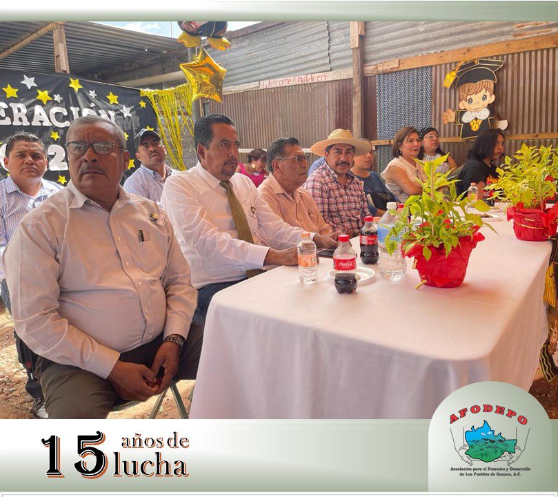 afodepoac's tweet photo. Agradezco sinceramente a mi amigo Cristian Vásquez García, representante regional de #AFODEPO en la Mixteca, por la amable invitación para ser el padrino de clausura del ciclo escolar en la Escuela Secundaria de la colonia Salto del Agua, Huajuapan de León. Quiero destacar que no acudimos con las manos vacías, ya que ante las necesidades de esta escuela, hemos donado láminas para proporcionar a los alumnos un techo digno bajo el cual puedan recibir sus clases.

#AfodepoEnMovimiento 
#AfodepoMixteca 

@Antonio77186389 @avendanoamalia4 @AfodepoM @MargRojas93 @GabrielJua32579 @RamiroGarciaMa2 @animed06