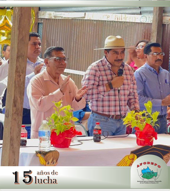 afodepoac's tweet photo. Agradezco sinceramente a mi amigo Cristian Vásquez García, representante regional de #AFODEPO en la Mixteca, por la amable invitación para ser el padrino de clausura del ciclo escolar en la Escuela Secundaria de la colonia Salto del Agua, Huajuapan de León. Quiero destacar que no acudimos con las manos vacías, ya que ante las necesidades de esta escuela, hemos donado láminas para proporcionar a los alumnos un techo digno bajo el cual puedan recibir sus clases.

#AfodepoEnMovimiento 
#AfodepoMixteca 

@Antonio77186389 @avendanoamalia4 @AfodepoM @MargRojas93 @GabrielJua32579 @RamiroGarciaMa2 @animed06