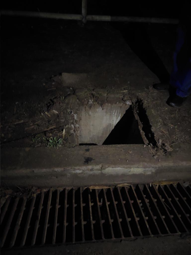jaquelillo's tweet photo. #Alcantarillado sin tapa en avenida punta puyai, un riesgo al estar la avenida sin luminaria https://t.co/7FbVvDWItY